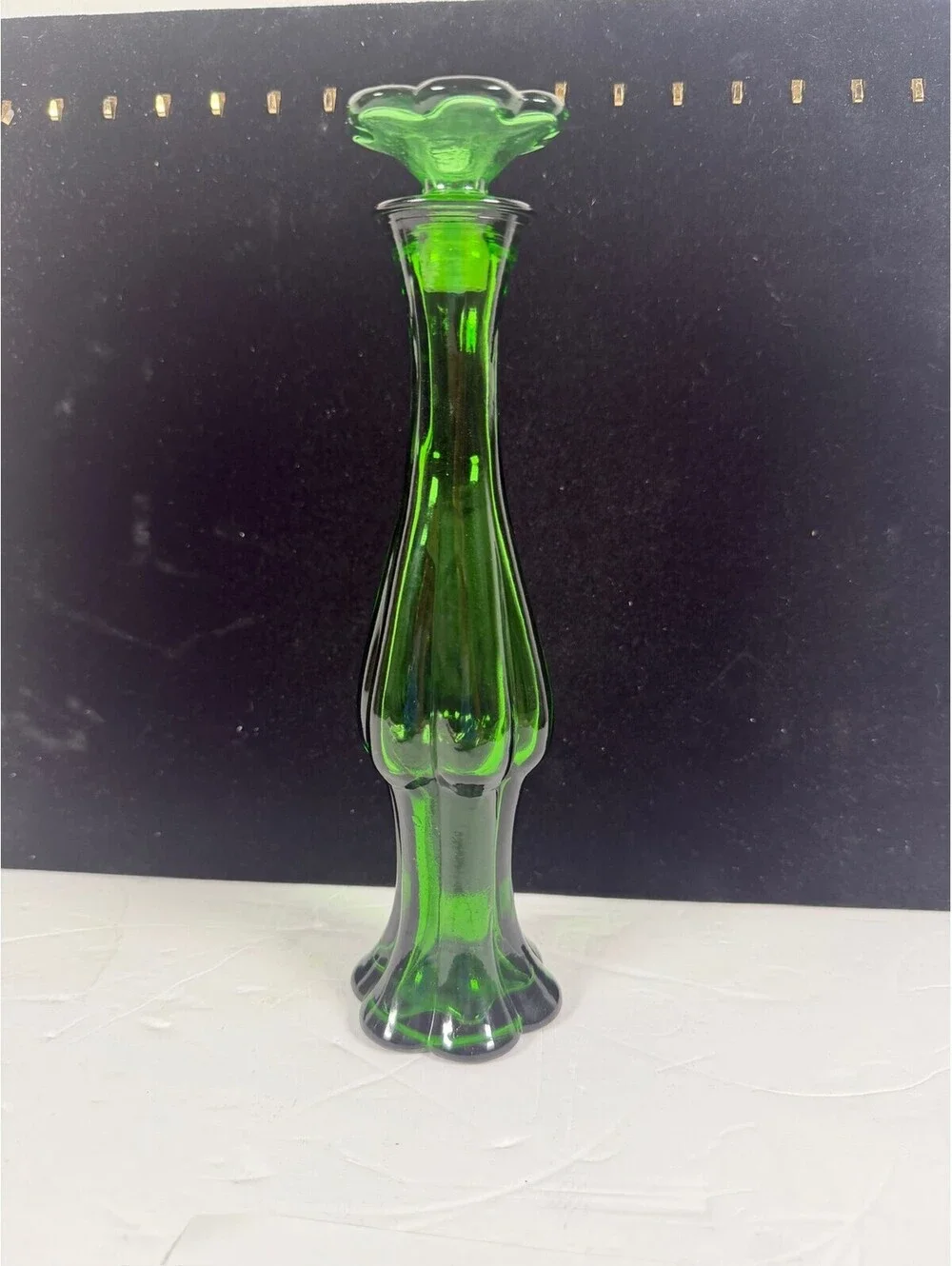 Vintage Emerald Green Glass Bud Vase Decanter with Flower Stopper F4